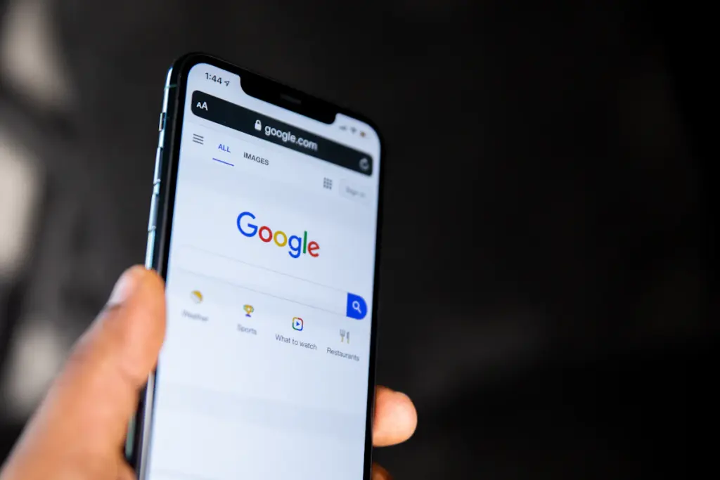 Web browser and search technology representing changes to Google Cache